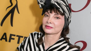 82 anni in forma incredibile: la famosa mostra un fisico da urlo