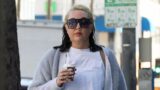 Amanda bynes mostra tatuaggio legato alle droghe sulla mano