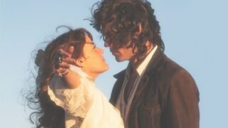 Daisy jones & the six adattamento perfetto del libro che merita una seconda stagione