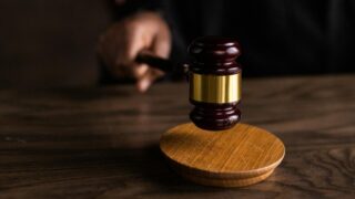 Giganti dei social media affrontano una causa legale per presunte tattiche di dipendenza