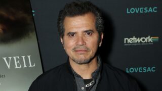 John leguizamo condanna ice: non seguirmi se sostieni ice