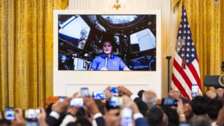 Sunita williams si ritira dalla nasa dopo una carriera da record