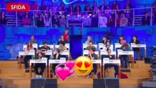 Amici 25 flirt tra due allievi prima dell ingresso nella scuola scopri gli indizi