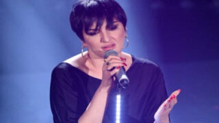 Arisa malattia rara che ha segnato il suo aspetto e il percorso verso la guarigione
