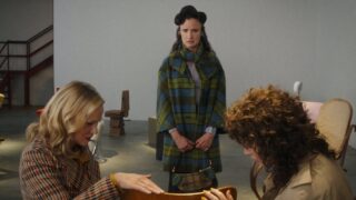 Revisione del design della sedia nella dramedy artistica e riflessiva che conquista
