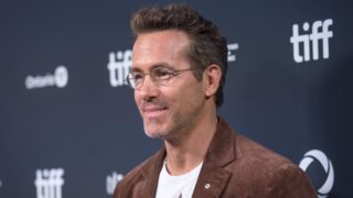 Ryan reynolds e kenneth branagh in film d’azione apple tv rivelato nel primo sguardo