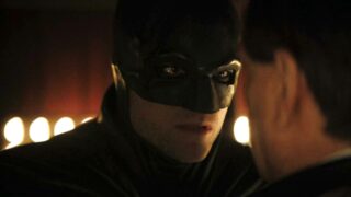 Batman costume grigio e viola ufficialmente svelato da dc per la sua nuova apparizione