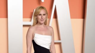 Rumer willis smentisce di vivere di genitori famosi e lavora in più lavori per mantenersi