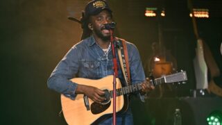Shaboozey risponde alle polemiche sul discorso ai grammy sugli immigrati