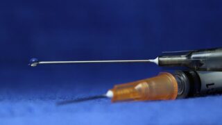 Donna mascherata da medico arrestata dopo chirurgia plastica eseguita male
