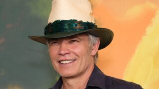 Timothy olyphant scommette contro netflix per salvare la sua serie tv