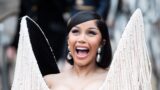 Cardi b cade accidentalmente dalla sedia di scena durante il concerto