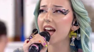 Chi è valentina pesaresi di amici 25 età e instagram