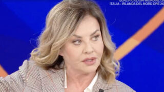 Eva grimaldi operata d’urgenza al seno: cosa è successo e come sta adesso