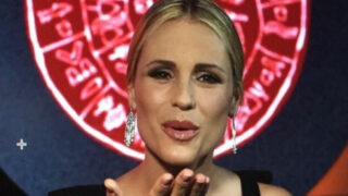 Michelle hunziker si consola con un  amore più giovane chi è l attore belloccio