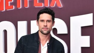 Attore di netflix afferma che il corpo umano non è fatto per fare sesso su una moto dopo un infortunio