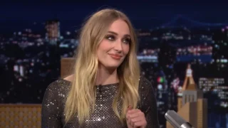 Tomb Raider serie TV: Sophie Turner infortunata, riprese sospese
