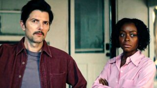 Adam Scott e Danielle Deadwyler  film di fantascienza stile twilight zone: perché divide i critici su rotten tomatoes