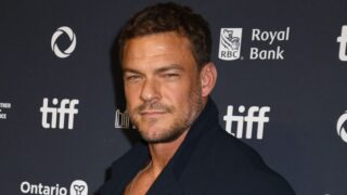 Alan Ritchson accuse penali dopo scontro con il vicino, dichiarazione su difesa personale