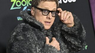 Alan Tudyk torna con la serie sci-fi in 4 parti su streaming globale, successo al momento giusto
