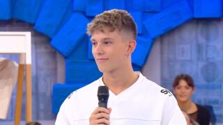 Chi è alessio di amici 25: età, altezza e instagram