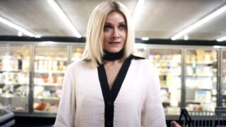 Barbara crampton pronta a diventare la betty white del genere horror