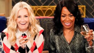 Sitcom di rete più longeva già in streaming è un successo prima della fine