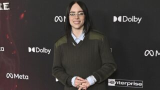 Billie eilish in trattativa per il primo ruolo cinematografico nell’adattamento di un romanzo vecchio di 63 anni dopo l’acclamato debutto attoriale