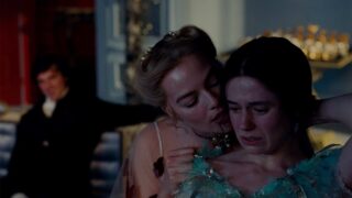 Wuthering Heights: Heathcliff e Cathy tormentano Isabella nel clip più intenso