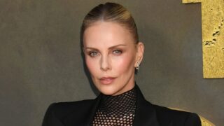 Chris hemsworth e charlize theron film fantasy dark da 396 milioni sale nelle classifiche di streaming a 14 anni dal rilascio