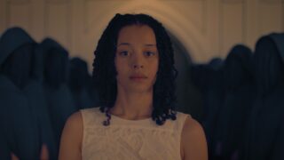 I testamenti svelano spie in gilead mentre la figlia di june cresce nel trailer del sequel del racconto dell’ancella