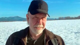 Chuck Norris vita privata: le due mogli e i cinque figli, chi sono e perché nascono i meme