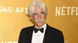 Sam elliott bizarre adattamento di fantascienza da 245 milioni di dollari domina le classifiche di streaming mondiali a 23 anni di distanza