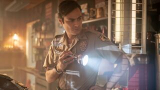 Dark winds stagione 4 migliora il romanzo di leaphorn e chee di 42 anni fa con una grande modifica spiegata dall’attrice