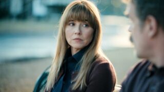 Linda cardellini motivi misteriosi spiegati dal creatore e dalla star nella serie hbo dark in sette parti