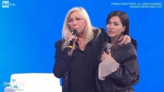 Mara venier emoziona e si arrabbia durante domenica in cosa è successo