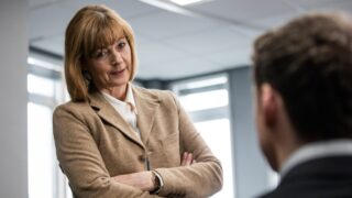 Netflix serie spy thriller in sei puntate talmente buona da chiedersi se ci sarà una stagione 2