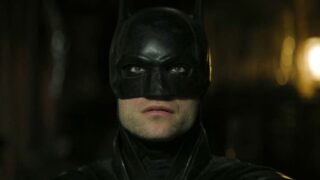 Batman svela il costume rosso e grigio per il suo  aspetto