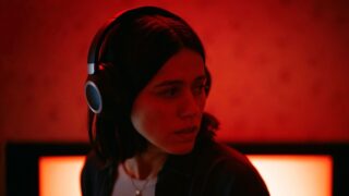 Undertone recensione podcast horror paranormale con mix sonoro eccezionale ma sceneggiatura goffa
