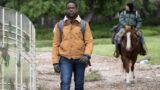 Paradise stagione 3 inizio riprese svelato da sterling k brown mentre la serie hulu si avvicina alla fine