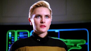 Star trek tng batte tos con yesterday s enterprise: storia e significato