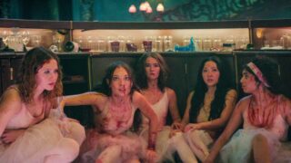 Pretty lethal review: mean girls diventa john wick, ma il film non va davvero in profondità