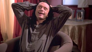 Bob odenkirk chiarisce la connessione tra la stanza e tommy wiseau mentre il remake è in arrivo