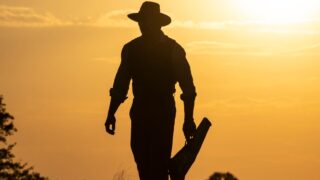 Spencer dutton 1923 il motivo per cui yellowstone ha bisogno di questo eroe