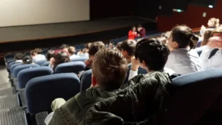 Studenti al cinema per Wall-E in occasione dell Earth Day 2026 dalla pagina allo schermo