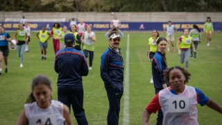 Ted Lasso stagione 4: trailer e data ufficiale, Jason Sudeikis torna per allenare il calcio femminile