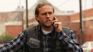 Charlie hunnam nuova serie thriller in 8 episodi basata sul romanzo di guerra di 63 anni aggiornata dalla produzione