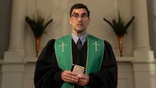 Dan levy messy & uneven: 8 errori che rendono review del film una commedia criminale imperfetta