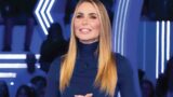Ilary blasi gf vip croce e delizia: la conduzione diventa un problema, social chiedono più sobrietà