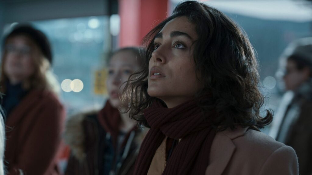 Apple tv serie sci-fi invasion: cosa rende la serie simile a district 9 e pluribus